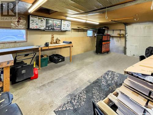 358 3Rd Street, Gull Lake, SK - Indoor Photo Showing Garage
