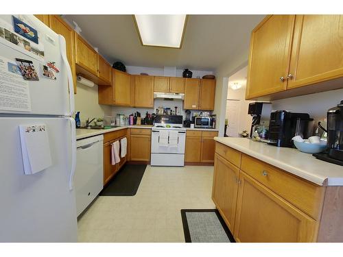 3 - 2504 12Th Street N, Cranbrook, BC - Indoor Photo Showing Kitchen With Double Sink