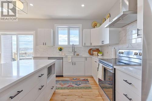 369 Rantz Road, Petawawa, ON - Indoor Photo Showing Kitchen With Upgraded Kitchen