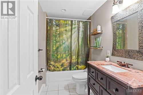 32 Sawgrass Circle, Ottawa, ON - Indoor Photo Showing Bathroom
