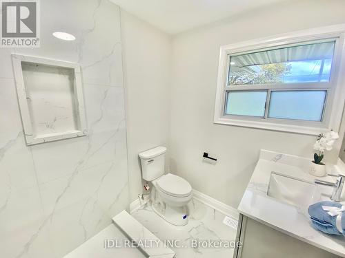 1180 Belvedere Avenue, Oshawa, ON - Indoor Photo Showing Bathroom