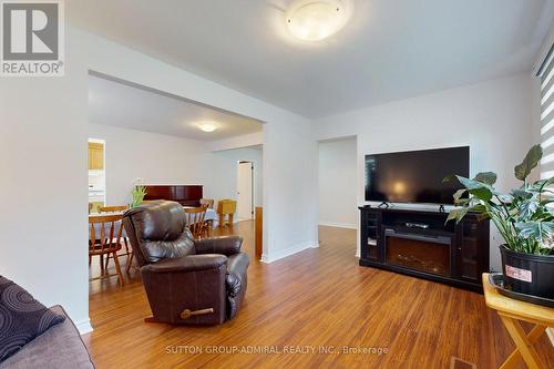 1088 Atwater Avenue, Mississauga, ON - Indoor Photo Showing Living Room