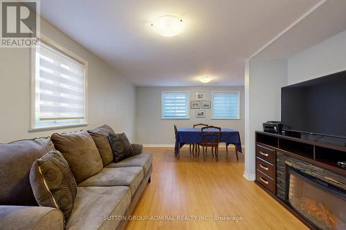 1088 Atwater Avenue, Mississauga, ON - Indoor Photo Showing Living Room