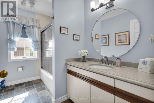 19 Thirlmere Road, London, ON - Indoor Photo Showing Bathroom