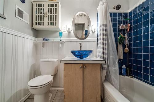 4629 Ellis Street, Niagara Falls, ON - Indoor Photo Showing Bathroom