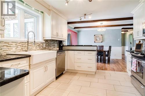 21410 County Rd 10 Road, Alexandria, ON - Indoor Photo Showing Kitchen With Upgraded Kitchen