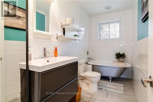 21410 County Rd 10 Road, Alexandria, ON - Indoor Photo Showing Bathroom