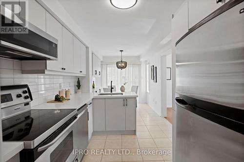 128 Lowther Avenue, Richmond Hill, ON - Indoor Photo Showing Kitchen With Upgraded Kitchen