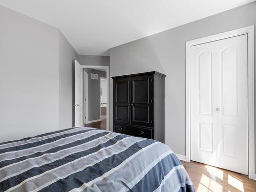 Bedroom - 328 Rue St-Antoine, Sainte-Anne-Des-Plaines, QC - Indoor Photo Showing Bedroom