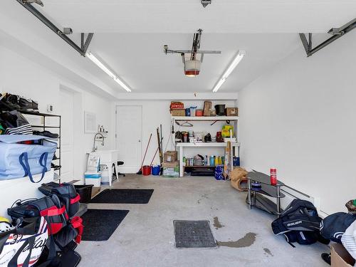 Garage - 328 Rue St-Antoine, Sainte-Anne-Des-Plaines, QC - Indoor Photo Showing Garage