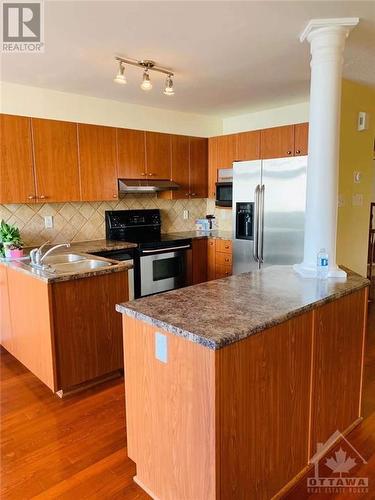 1162 Halton Terrace, Ottawa, ON - Indoor Photo Showing Kitchen With Stainless Steel Kitchen