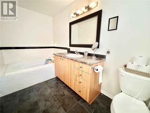 1162 Halton Terrace, Ottawa, ON - Indoor Photo Showing Bathroom