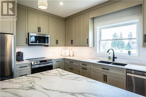 46 Bruce Road 17, Tara, ON - Indoor Photo Showing Kitchen With Double Sink With Upgraded Kitchen
