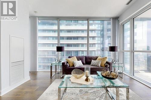 4109 - 15 Grenville Street, Toronto, ON - Indoor Photo Showing Living Room