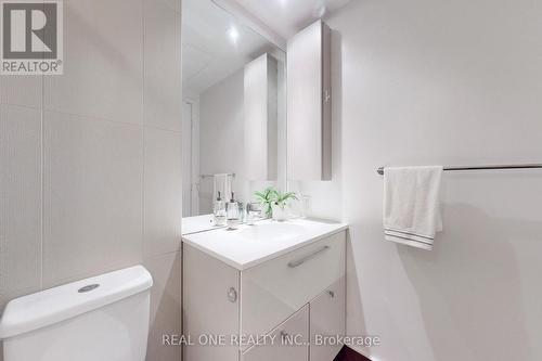 4109 - 15 Grenville Street, Toronto, ON - Indoor Photo Showing Bathroom