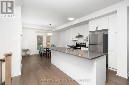 5190 Viola Desmond Drive, Mississauga, ON - Indoor Photo Showing Kitchen With Upgraded Kitchen