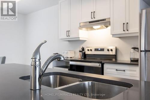 5190 Viola Desmond Drive, Mississauga, ON - Indoor Photo Showing Kitchen With Stainless Steel Kitchen With Double Sink With Upgraded Kitchen