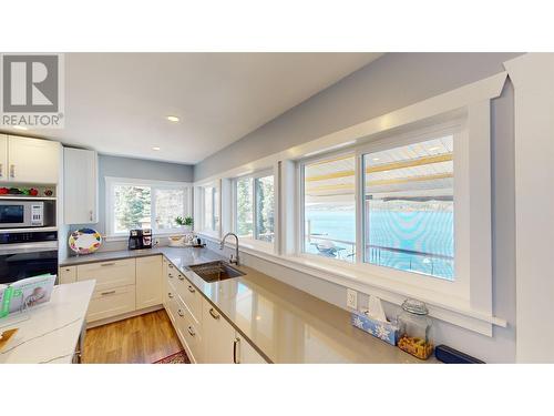 6627 Mcnolty Road, 100 Mile House, BC - Indoor Photo Showing Kitchen