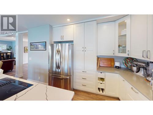 6627 Mcnolty Road, 100 Mile House, BC - Indoor Photo Showing Kitchen