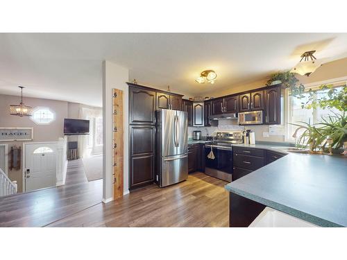 725 Rosa Drive S, Cranbrook, BC - Indoor Photo Showing Kitchen