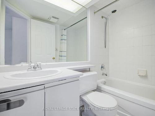404-40 Scollard St, Toronto, ON - Indoor Photo Showing Bathroom