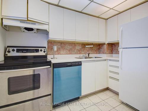 404-40 Scollard St, Toronto, ON - Indoor Photo Showing Kitchen With Double Sink