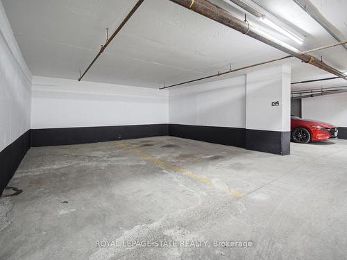 404-40 Scollard St, Toronto, ON - Indoor Photo Showing Garage
