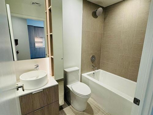 323-28 Ann St, Mississauga, ON - Indoor Photo Showing Bathroom