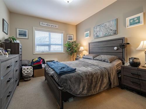 106-3010 35 Street, Vernon, BC - Indoor Photo Showing Bedroom