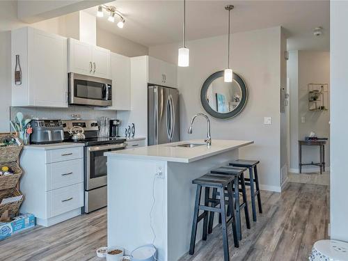 33-4600 Okanagan Avenue, Vernon, BC - Indoor Photo Showing Kitchen With Upgraded Kitchen