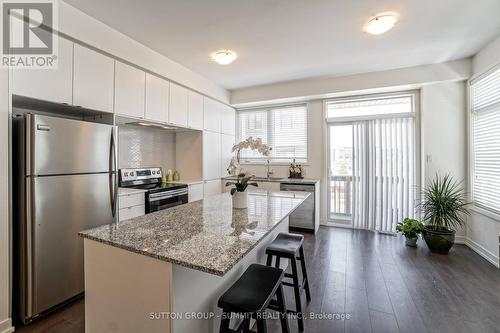 229 Huguenot Road, Oakville, ON - Indoor Photo Showing Kitchen With Upgraded Kitchen