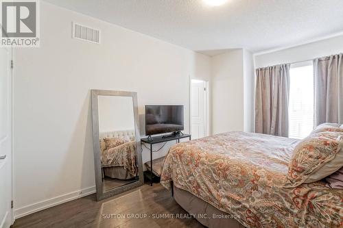 229 Huguenot Road, Oakville, ON - Indoor Photo Showing Bedroom