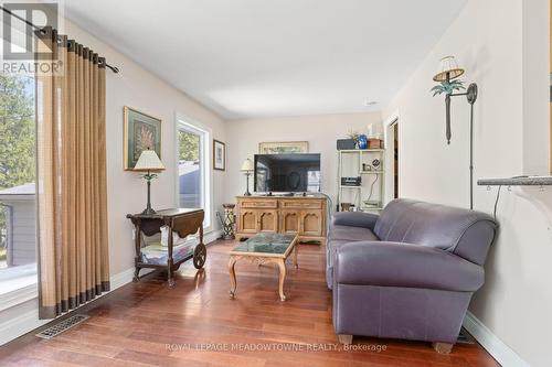 48 Wildwood Road, Halton Hills, ON - Indoor Photo Showing Living Room