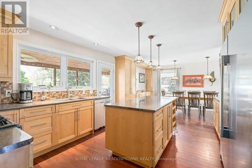 48 Wildwood Road, Halton Hills, ON - Indoor Photo Showing Kitchen With Upgraded Kitchen