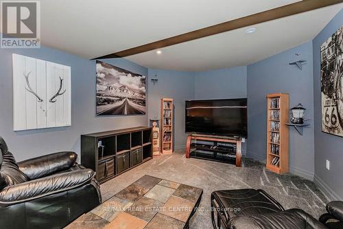 7568 Marden Road, Guelph/Eramosa, ON - Indoor Photo Showing Living Room