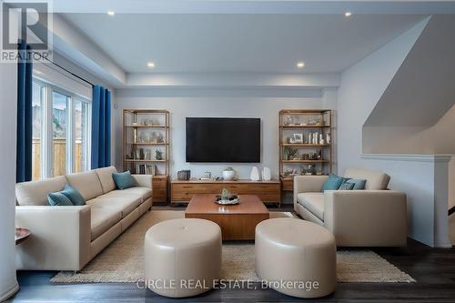 18 - 4552 Portage Road, Niagara Falls, ON - Indoor Photo Showing Living Room