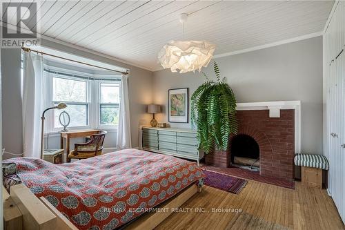 4629 Ellis Street, Niagara Falls, ON - Indoor Photo Showing Bedroom