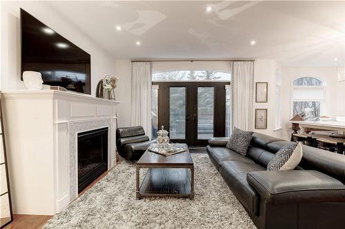 2214 Hampstead Road, Oakville, ON - Indoor Photo Showing Living Room With Fireplace