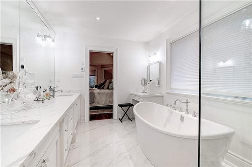 2214 Hampstead Road, Oakville, ON - Indoor Photo Showing Bathroom