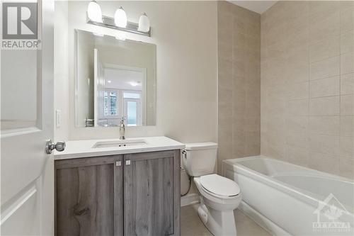 735 Dearborn Private Unit#D, Ottawa, ON - Indoor Photo Showing Bathroom