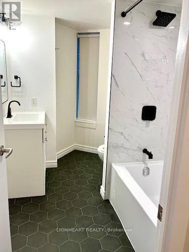 906 - 210 Victoria Street, Toronto, ON - Indoor Photo Showing Bathroom