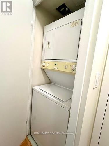 906 - 210 Victoria Street, Toronto, ON - Indoor Photo Showing Laundry Room