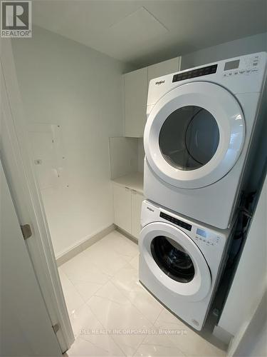 511 - 455 Wellington Street W, Toronto, ON - Indoor Photo Showing Laundry Room