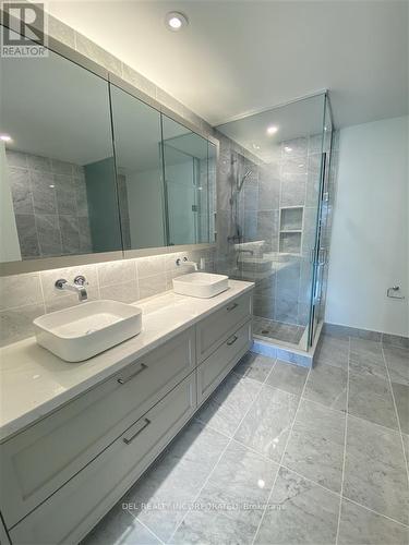 511 - 455 Wellington Street W, Toronto, ON - Indoor Photo Showing Bathroom