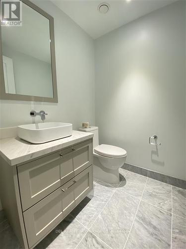 511 - 455 Wellington Street W, Toronto, ON - Indoor Photo Showing Bathroom