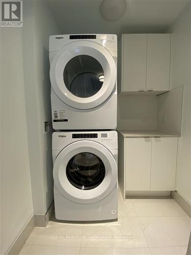 510 - 455 Wellington Street W, Toronto, ON - Indoor Photo Showing Laundry Room