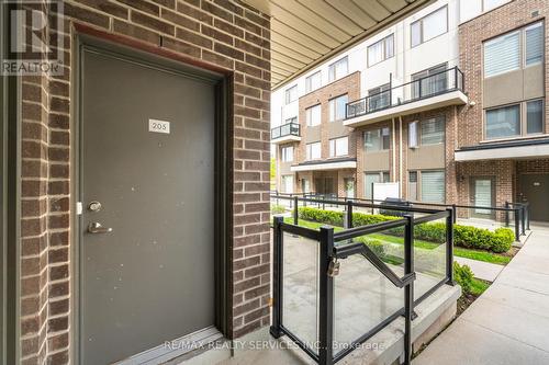 205 - 1460 Whites Road, Pickering, ON - Outdoor