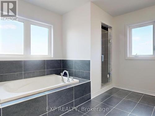 110 Belmont Drive, Clarington, ON - Indoor Photo Showing Bathroom
