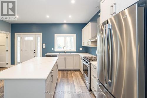 6 Oneida Crescent, Tiny, ON - Indoor Photo Showing Kitchen With Upgraded Kitchen