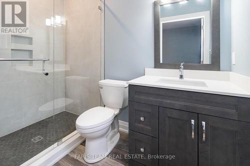 6 Oneida Crescent, Tiny, ON - Indoor Photo Showing Bathroom